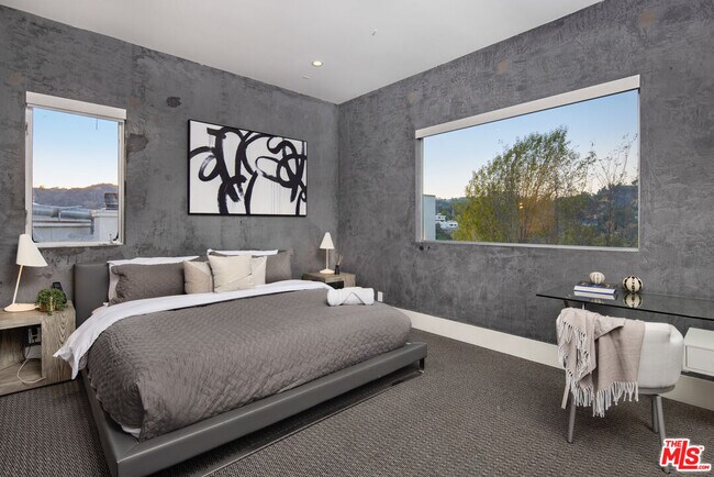 Building Photo - 2666 Hutton Dr