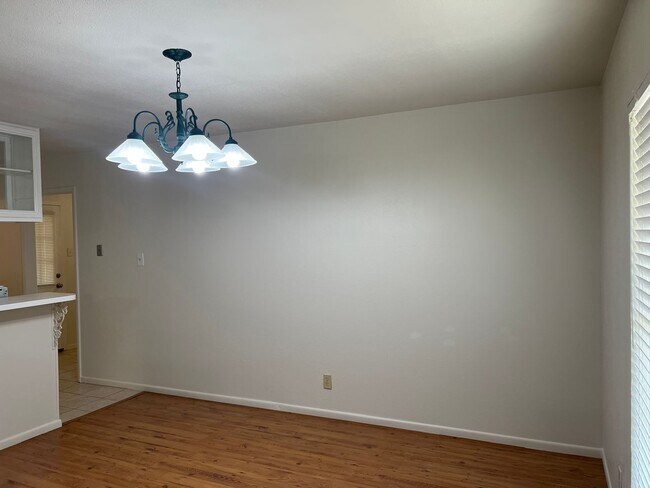 Building Photo - 814 W Bridge St