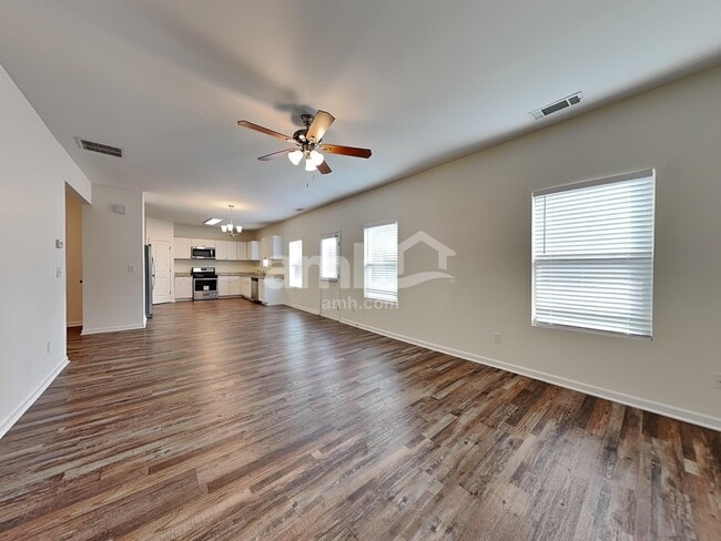 Building Photo - 290 Maxton Ave