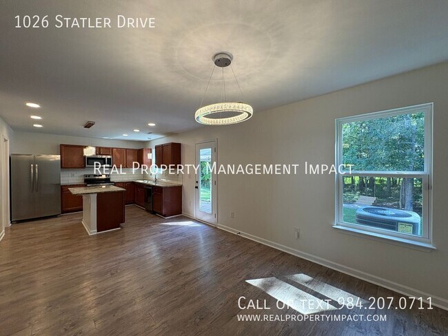 Building Photo - 1026 Statler Dr