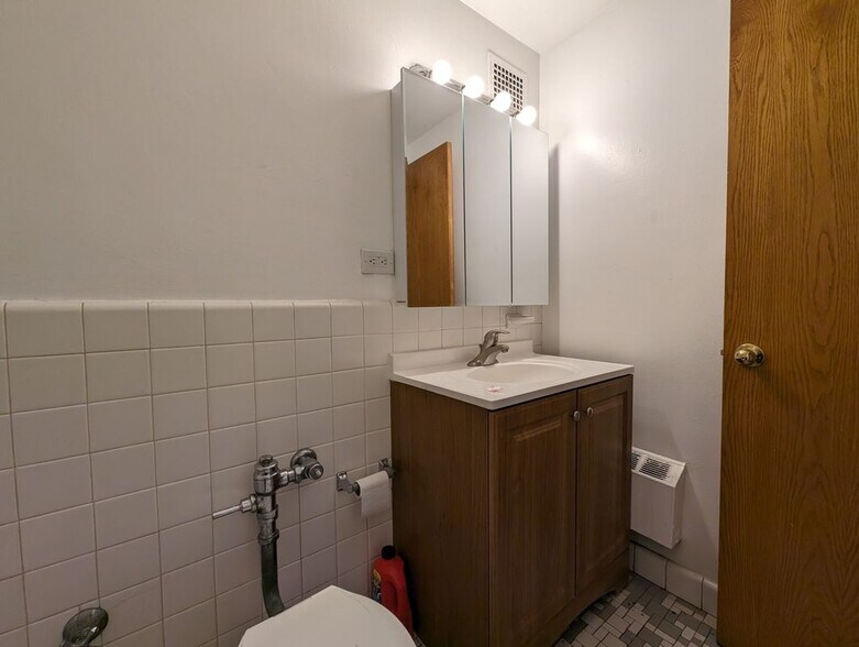 Building Photo - 4180 N Marine Dr