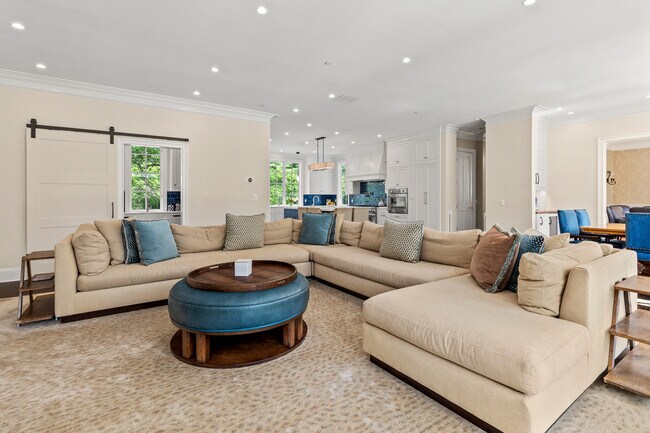 Building Photo - 4220 Purchase St