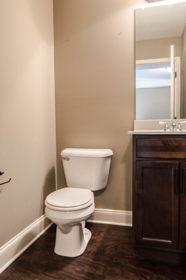 Building Photo - Pet Friendly Two Bedroom!