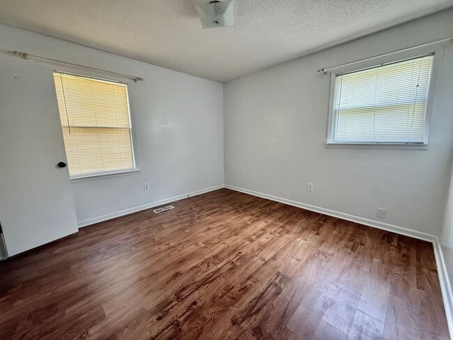 Building Photo - Charming 3 Bedroom, 2 Bathroom Home in Mus...