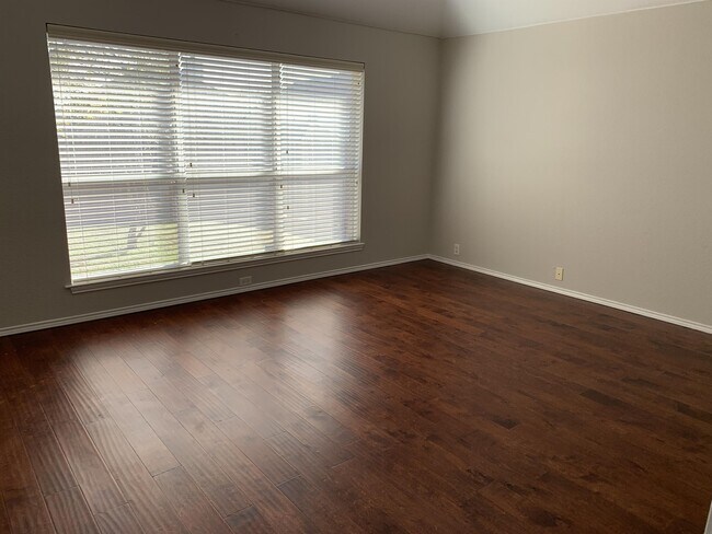 Building Photo - 3626 English Oak Dr