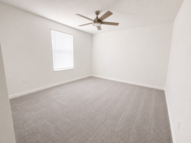 Building Photo - Amazing 4 bedroom 3 bath home! FENCED YARD! Community center with heated pool, fitness center, an...