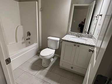 Building Photo - 13712 Fox Hill Dr