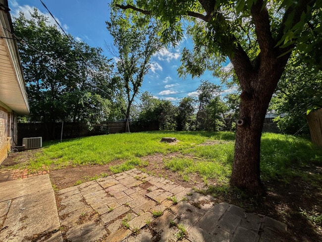 Building Photo - 3805 Atlas Dr