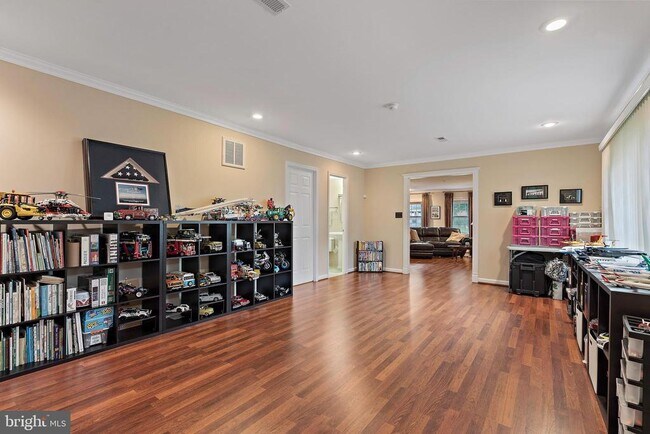 Building Photo - 1719 Larkmeade Dr