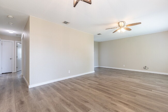 Building Photo - 1366 Bayou Dr