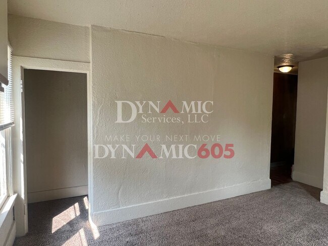 Building Photo - Upper Level 1 Bedroom, 1 Bathroom - Landlo...