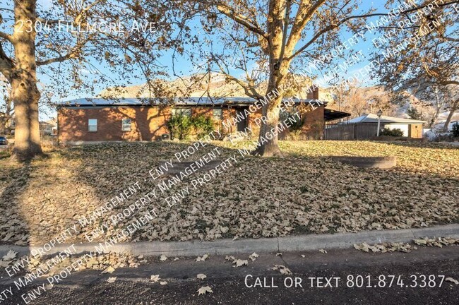 Primary Photo - Spacious 4-Bed, 2 Bath Pet-Friendly Home w...