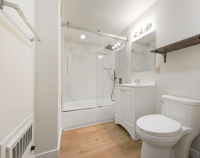 Building Photo - Serene Lake Union Apartment with Scenic Vi...