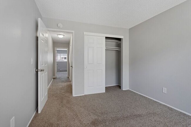 Building Photo - Amazing 3 bedroom available soon! Apply NO...