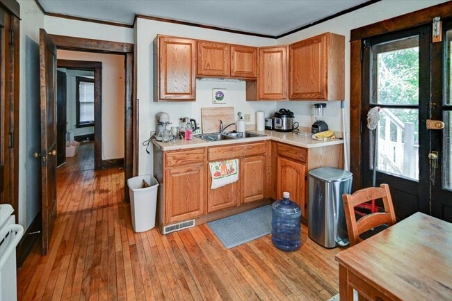 Building Photo - 416 Castle Pl