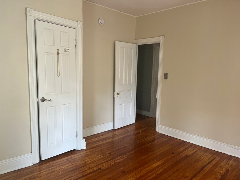Back Bedroom - 715 Cattell St