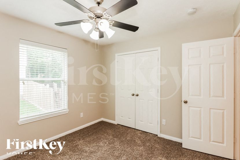 Building Photo - 13029 Victoria Regina Dr