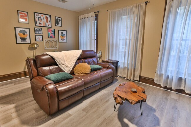 Building Photo - 119 Locust St