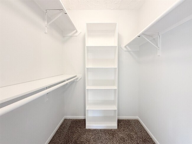 Building Photo - 8051 Bay Branch Dr