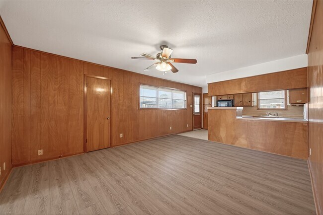 Building Photo - 2607 Penfield Dr