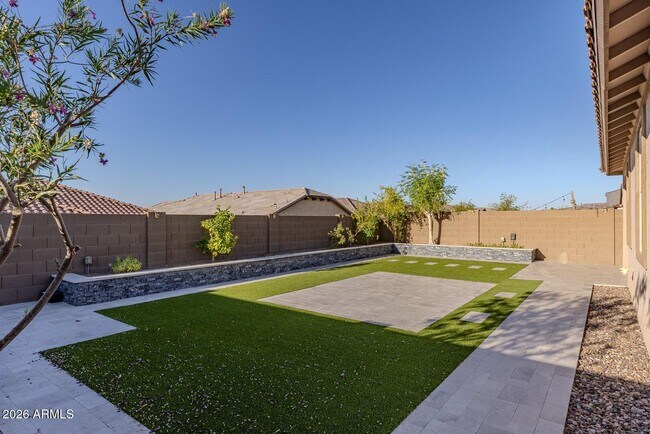 Building Photo - 1548 W Corral Rd
