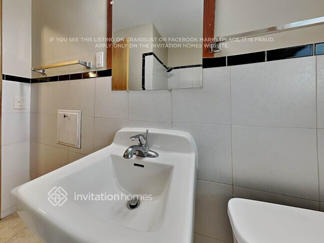 Building Photo - 6616 5th Ave S