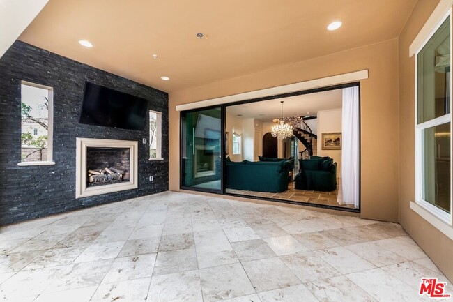 Building Photo - 20430 Aurora Way