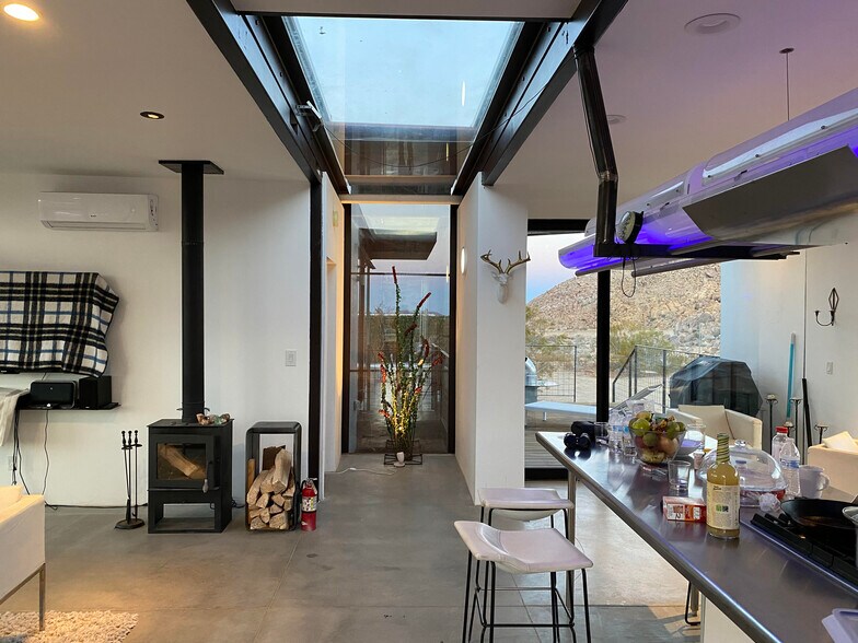 Building Photo - 6957 Alturas Dr