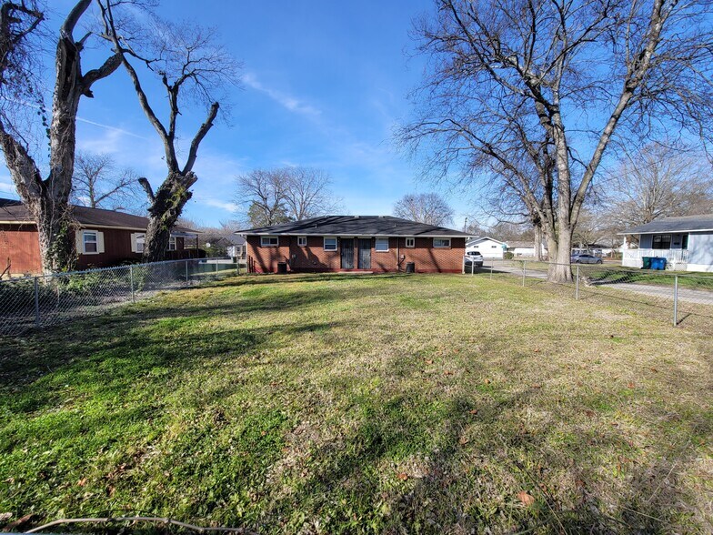 Building Photo - 612 N Kelly St