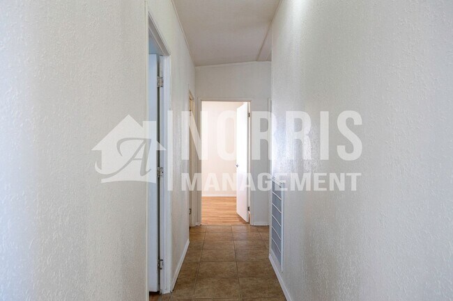Building Photo - 9960 S Niehaus Rd