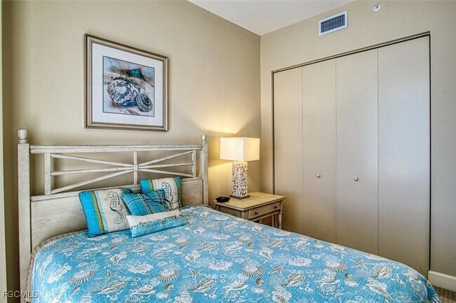 Building Photo - 3000 Oasis Grand Blvd