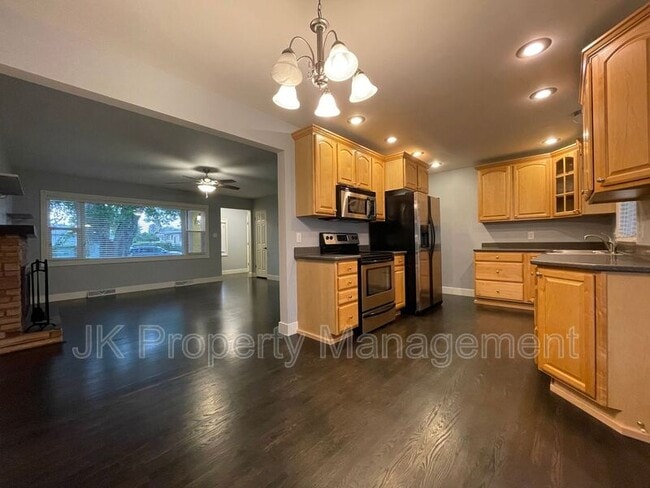 Building Photo - 4205 3rd Ave N