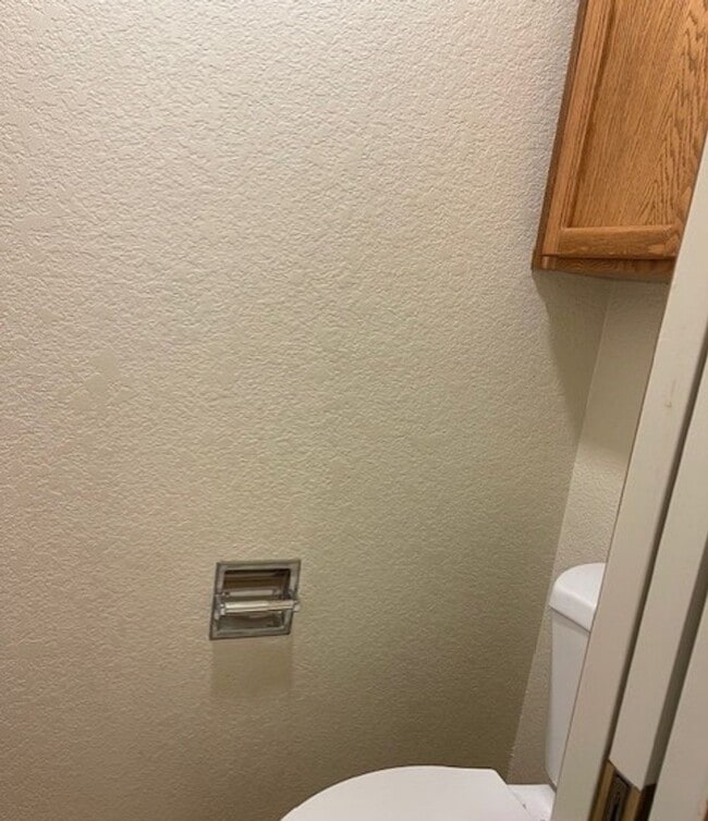 Building Photo - Occupied until Dec 1st Do Not Disturb Tenants!! Wonderful Home 3 bed 2 bath with a Great Yard & V...