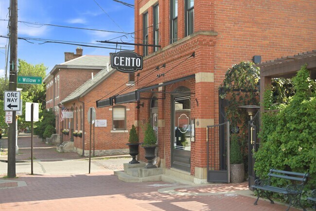 Building Photo - 396 E Mithoff St
