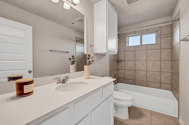 Building Photo - 2208 Pecan Island Dr