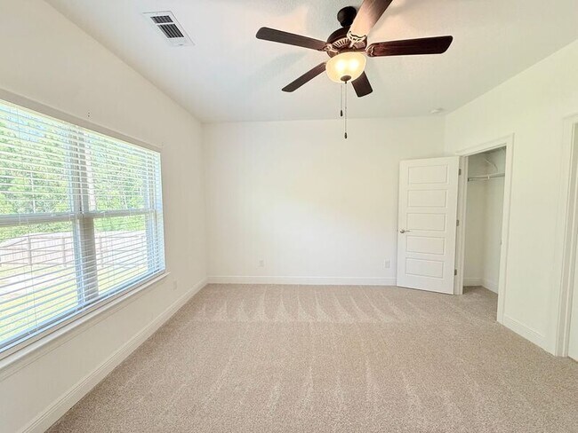 Building Photo - 2140 Trevor Cir