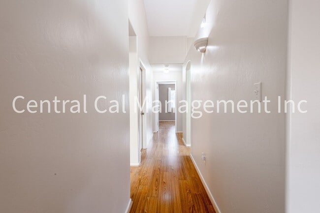 Building Photo - 3 Bedroom/2 Bath Home in Desired Riverlakes Community - $2395 per month!