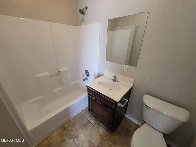 Building Photo - 1100 Cedar St