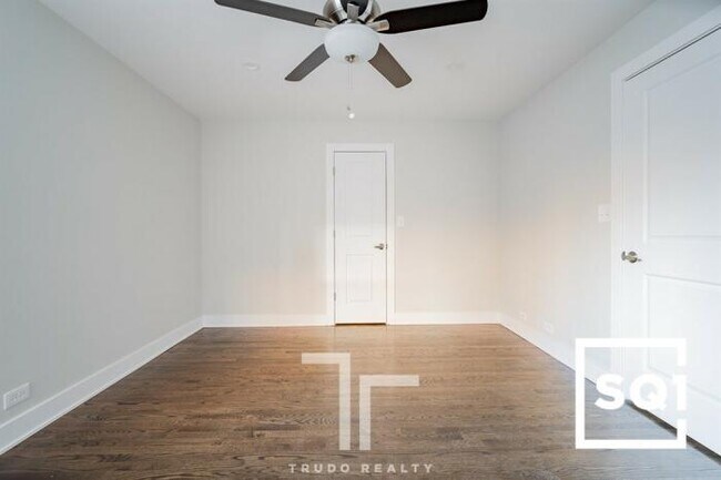 Building Photo - 2 bedroom in Chicago IL 60626