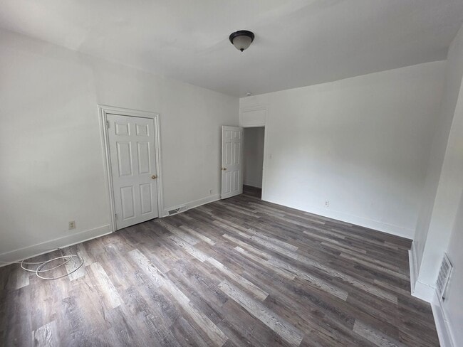Building Photo - 450 S Heald St