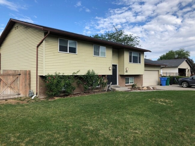Building Photo - 1865 Ribbonwood Dr W