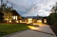 Building Photo - 725 Rocky Point Dr