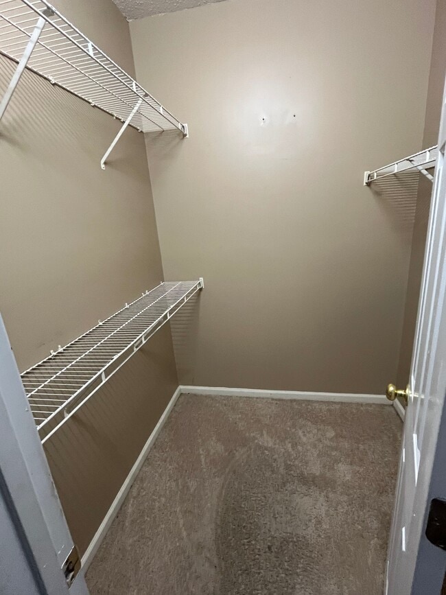Building Photo - 5840 Longwood Dr