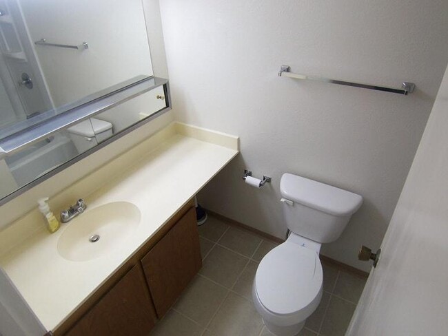 Building Photo - Mililani Parkway 2 Bedroom 1 Bath with 2 P...