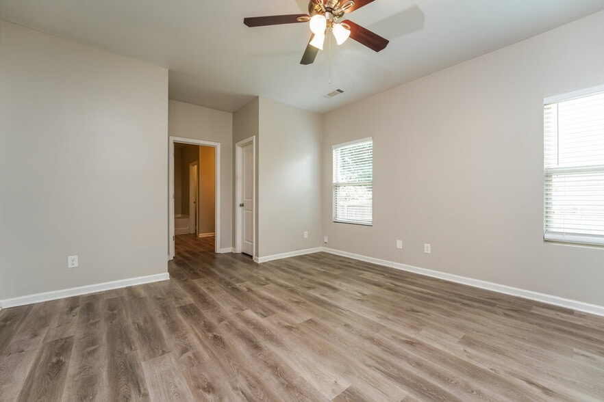 Building Photo - 3517 Mica Cir SE