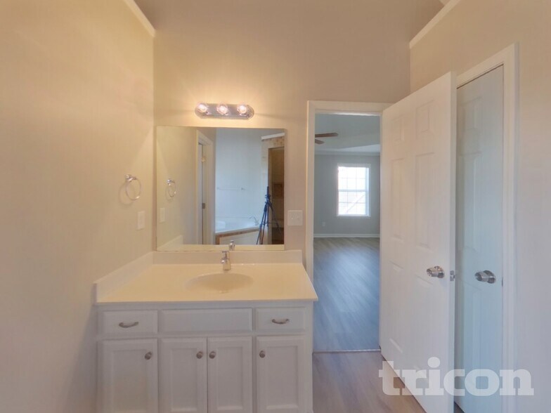 Building Photo - 3031 Farmville Cir