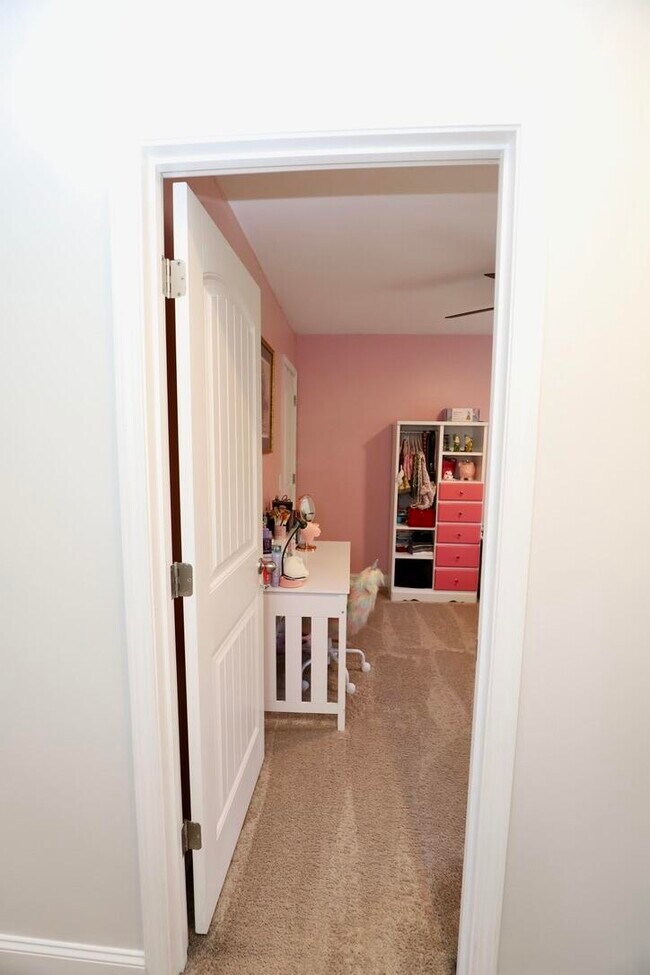 Building Photo - 545 Curlew Cir