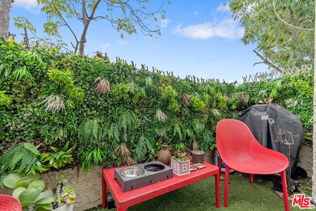 Building Photo - 1979 Grace Ave