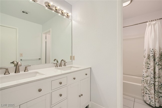 Building Photo - 4844 Maryvale Dr