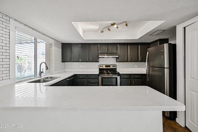 Building Photo - 5558 W Cortez St